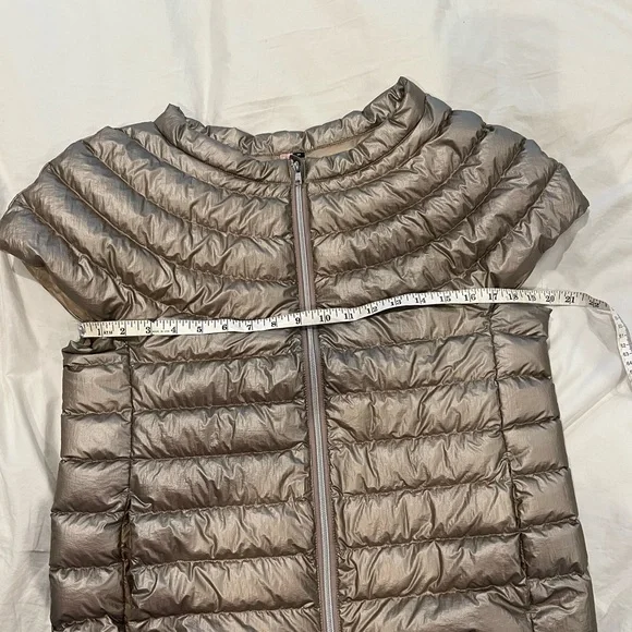 Cotes de London Medium Gold Metallic Puffer Vest - Picture 7 of 8